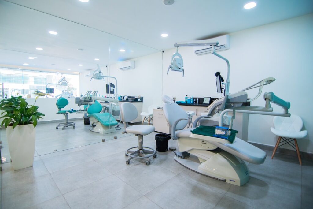 Actual photos of dental clinics with special features 3